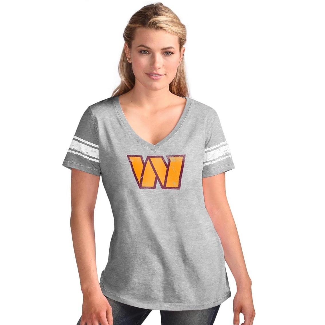 Camiseta de mujer con cuello en V y diseño desgastado de los New York Yankees Ballpark
