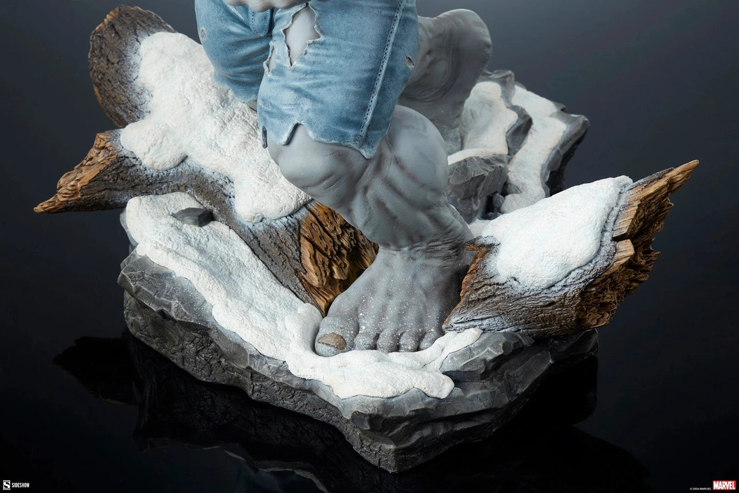 Sideshow Collectibles Marvel Grey Hulk vs. Wolverine Maquette Statue