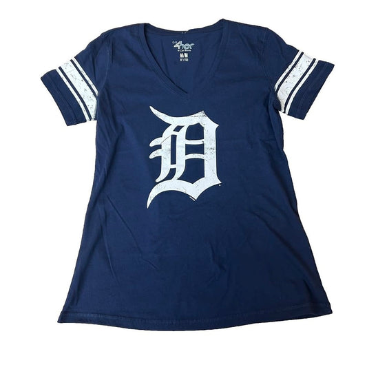 Camiseta de mujer con cuello en V y diseño desgastado de los New York Yankees Ballpark